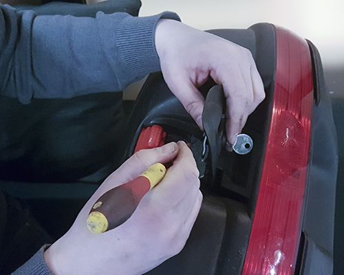 Auton avain lukon mukaan